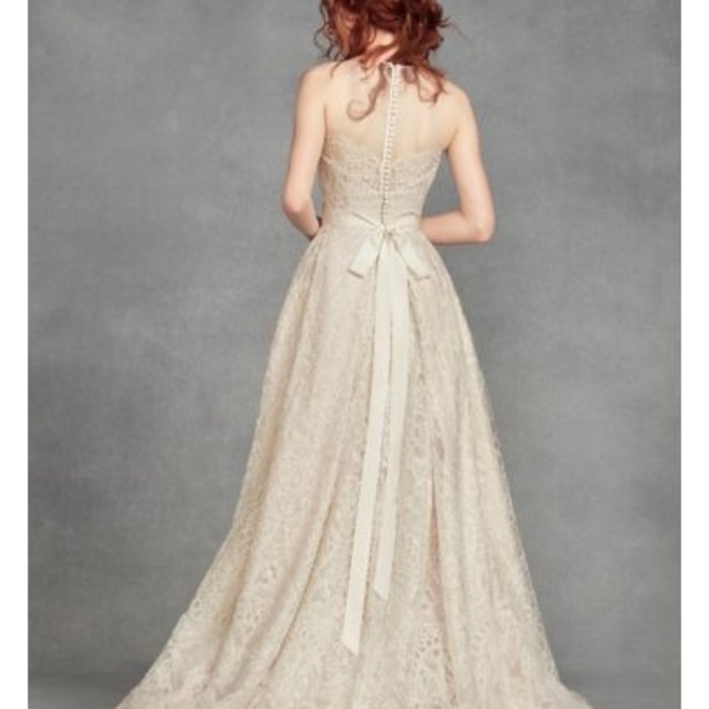 Gorgeous Vera Wang Wedding Dress | Illusion lace